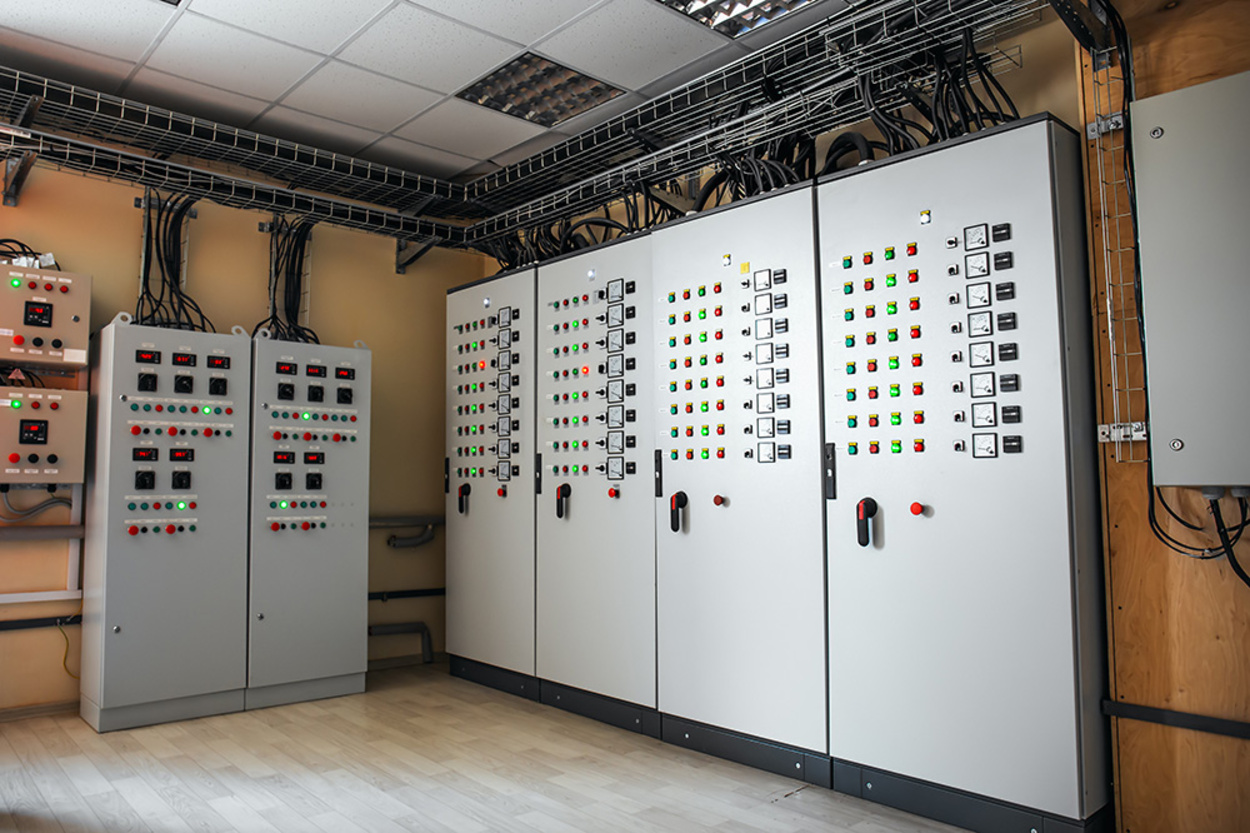 Schalt­anlagen­bau bei Elektro Kamali in Hanau