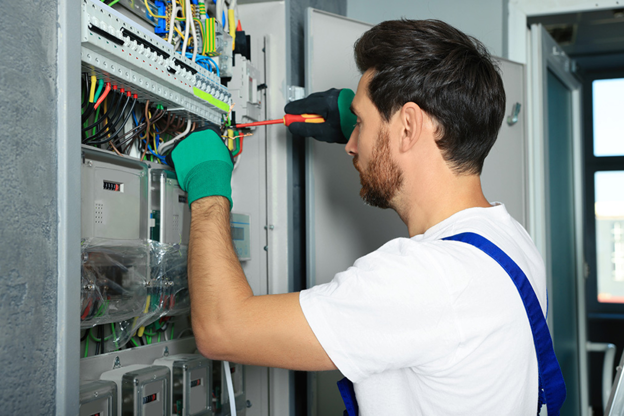 Nieder­spannungs­anlagen bei Elektro Kamali in Hanau