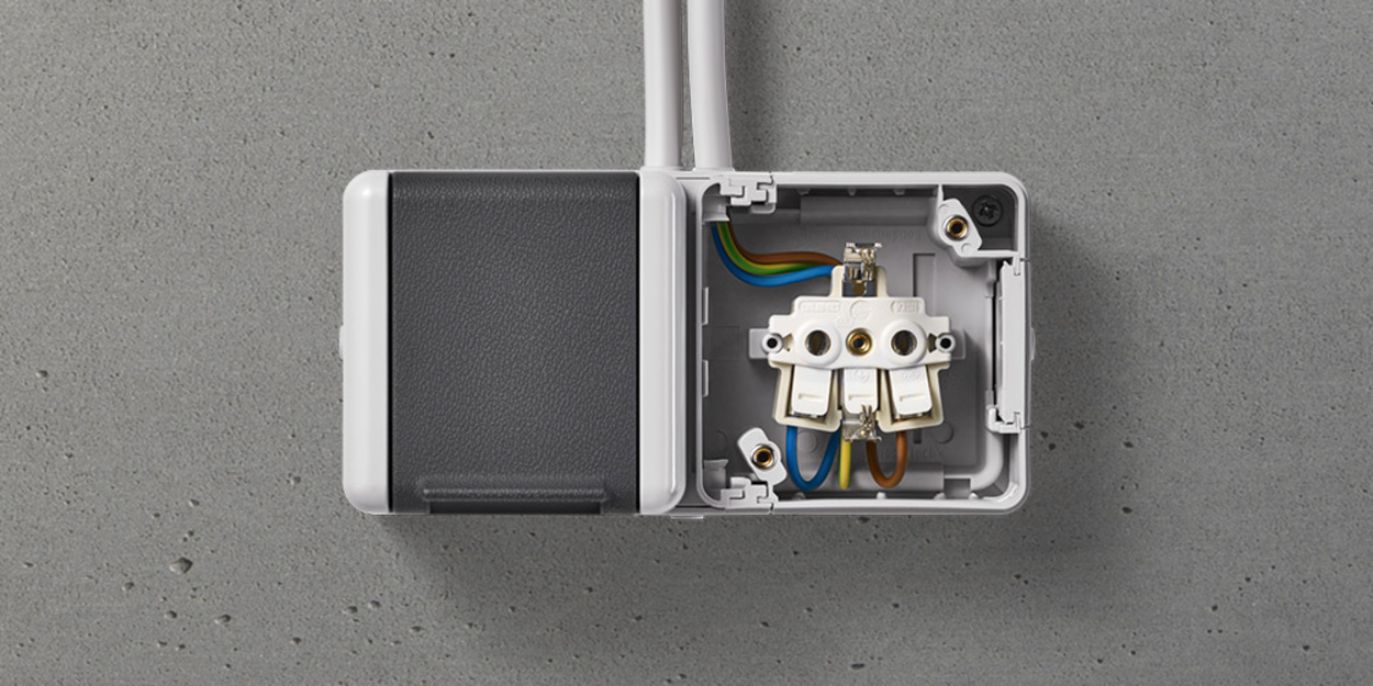 Doppelsteckdose mit Trennsteg bei Elektro Kamali in Hanau